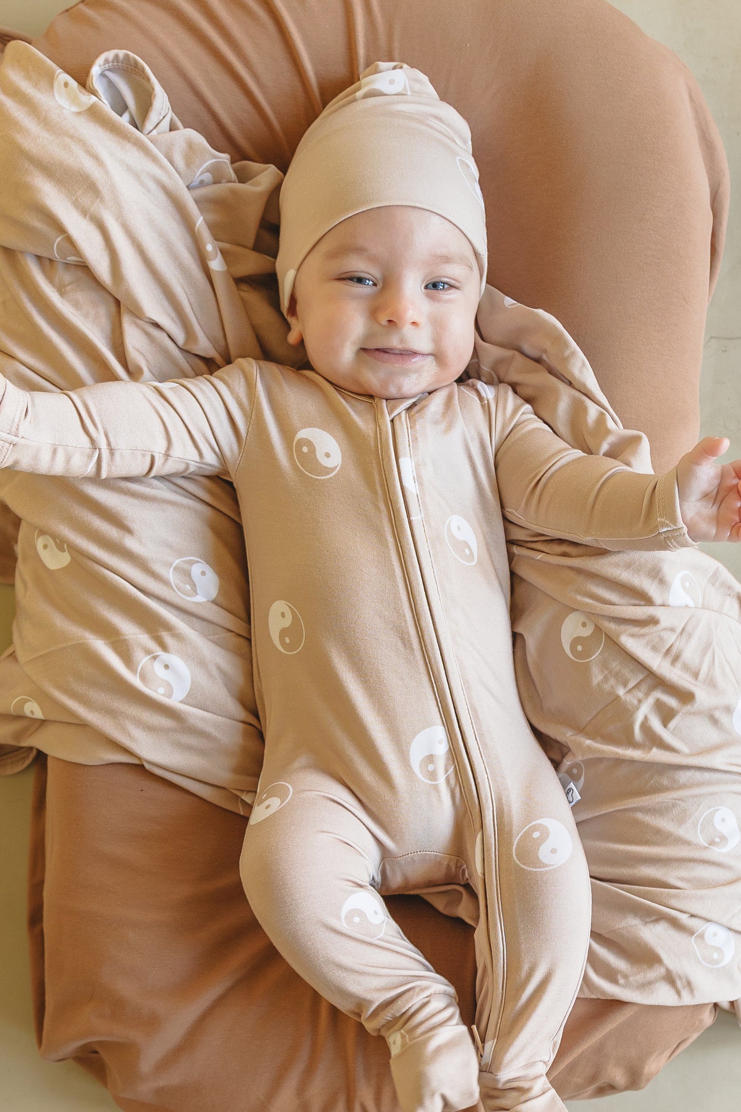 Ying & Yang Swaddle/Beanie Set